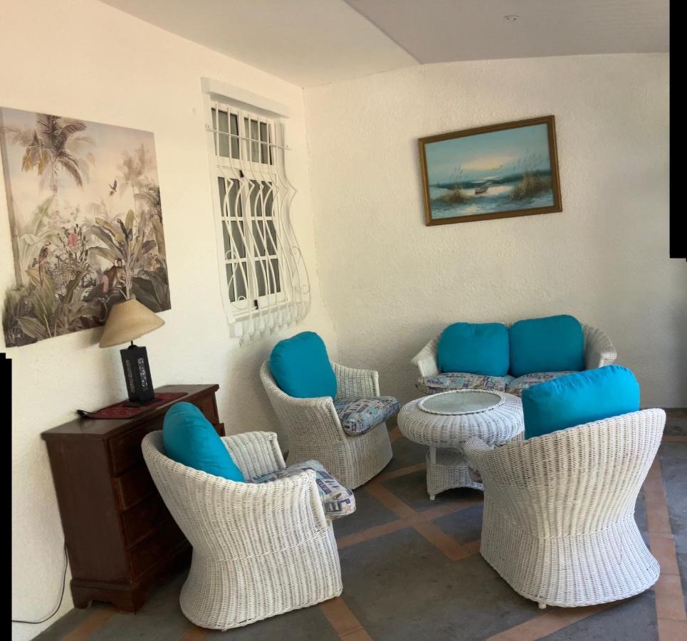 Fully Furnished Luxury Villa 3 Right On A Blue Ocean Belle Mare Kültér fotó