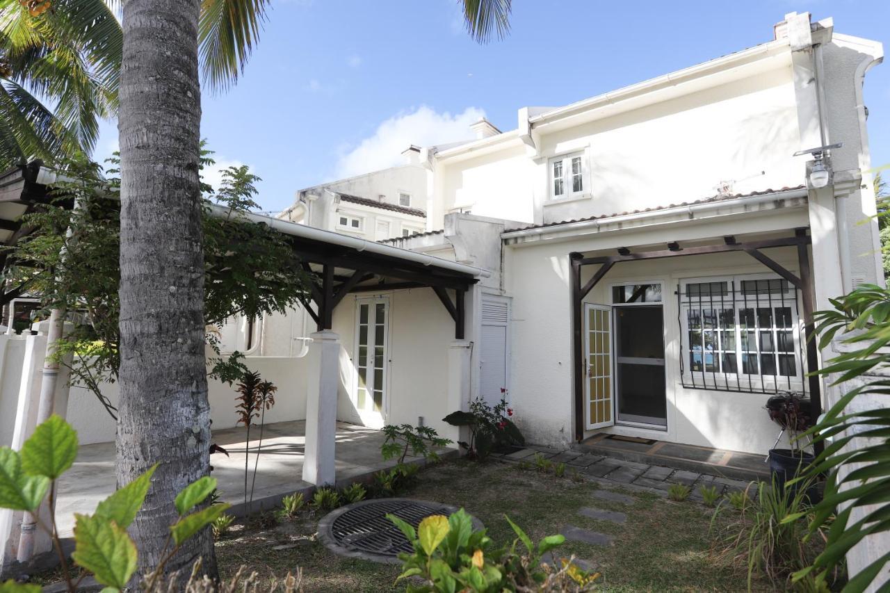 Fully Furnished Luxury Villa 3 Right On A Blue Ocean Belle Mare Kültér fotó