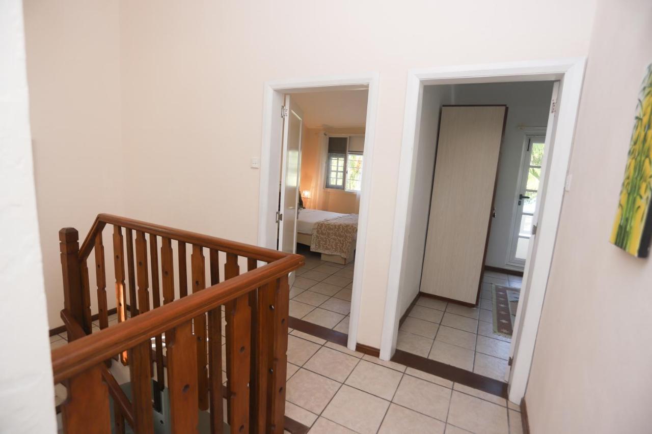 Fully Furnished Luxury Villa 3 Right On A Blue Ocean Belle Mare Kültér fotó