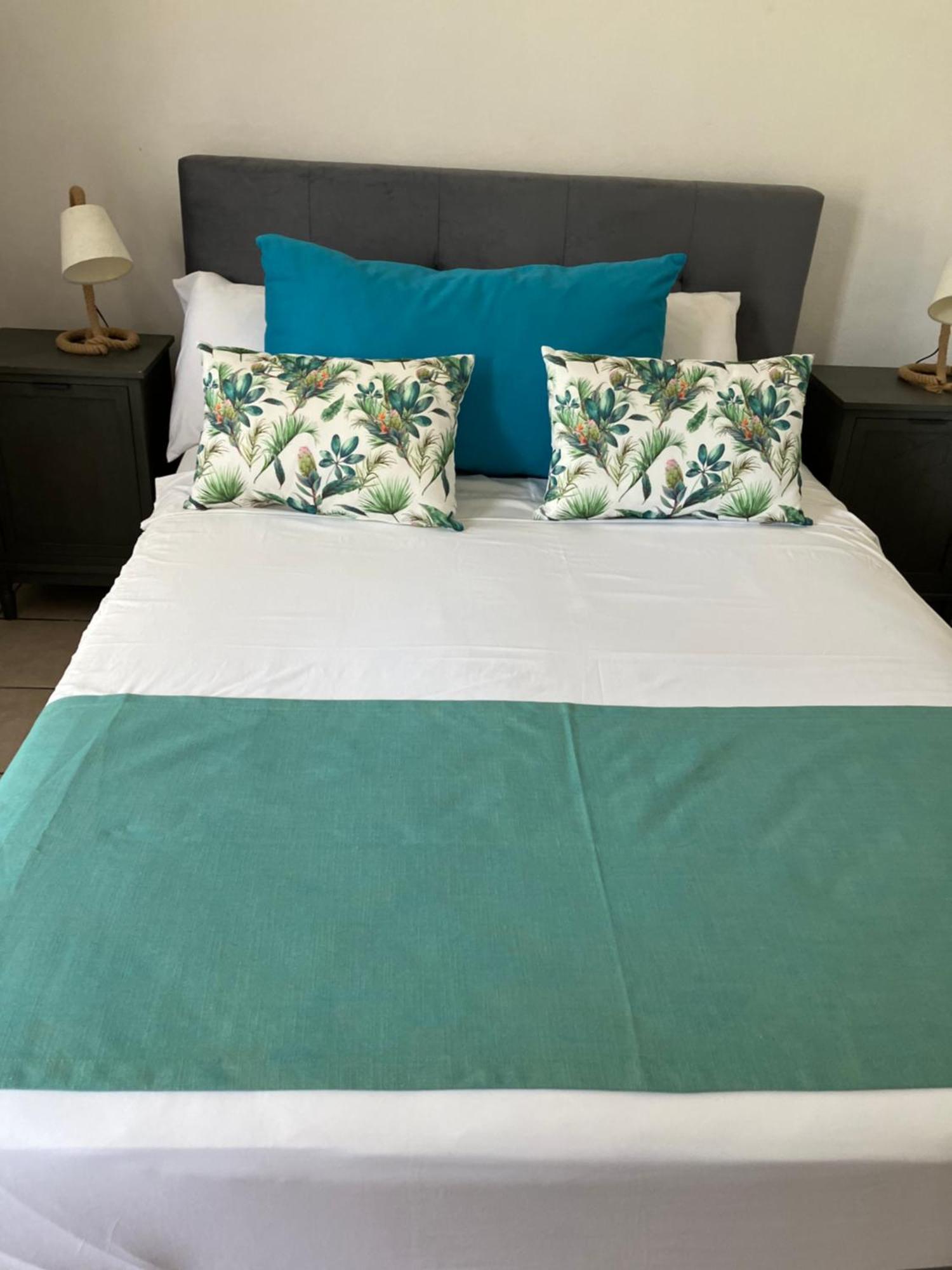 Fully Furnished Luxury Villa 3 Right On A Blue Ocean Belle Mare Kültér fotó