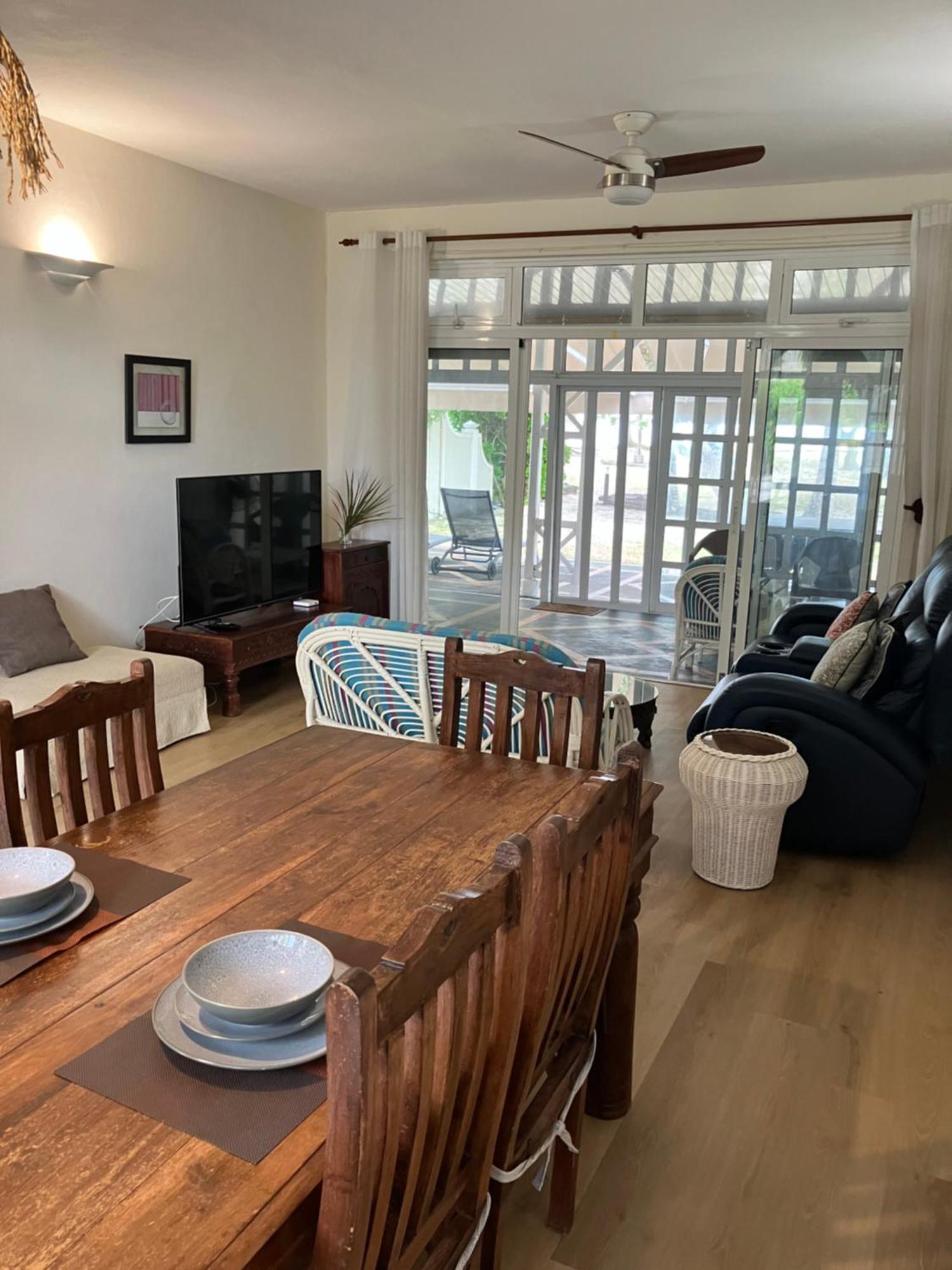 Fully Furnished Luxury Villa 3 Right On A Blue Ocean Belle Mare Kültér fotó